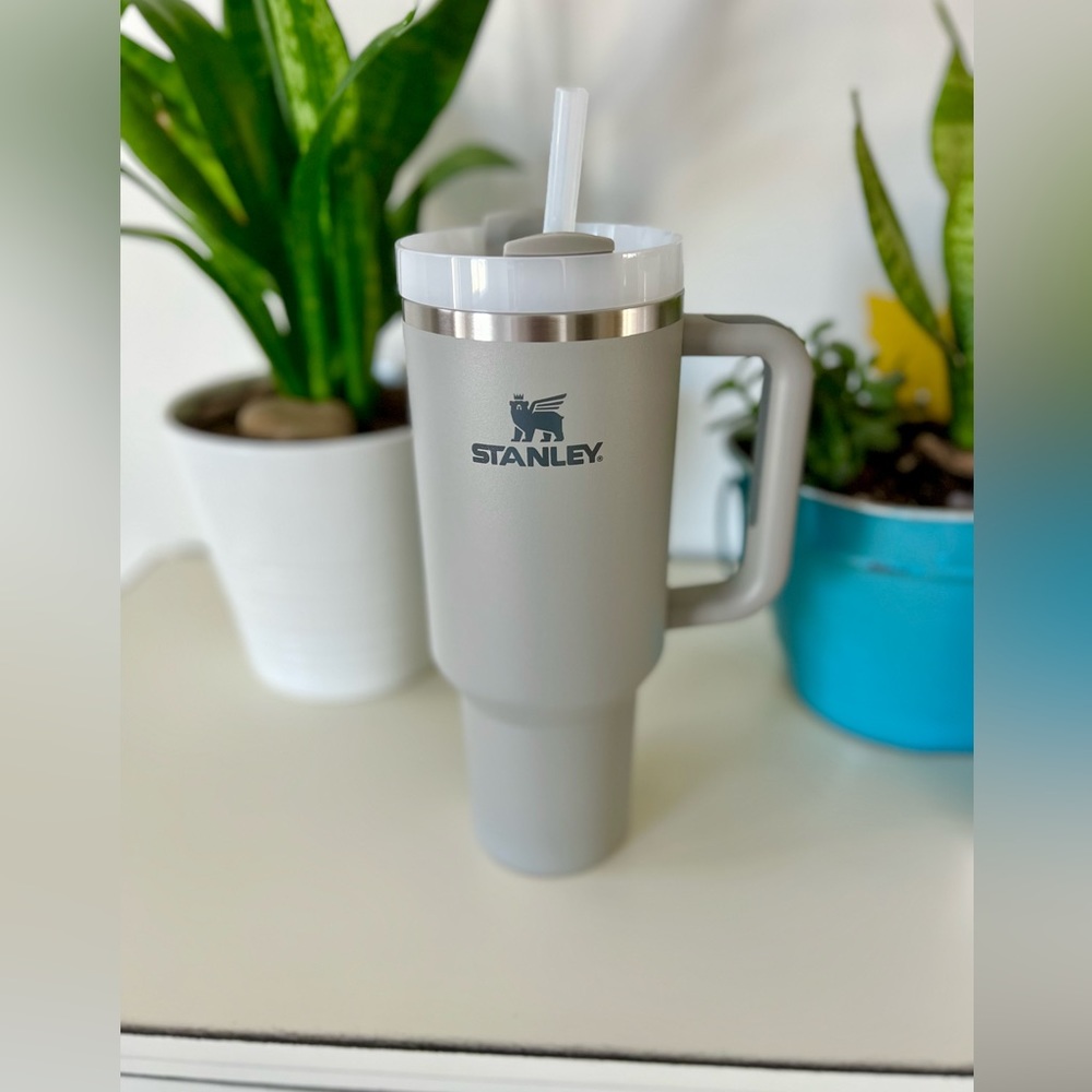 NEW Stanley H2.0 FlowState Tumbler - 40 oz (Flint)